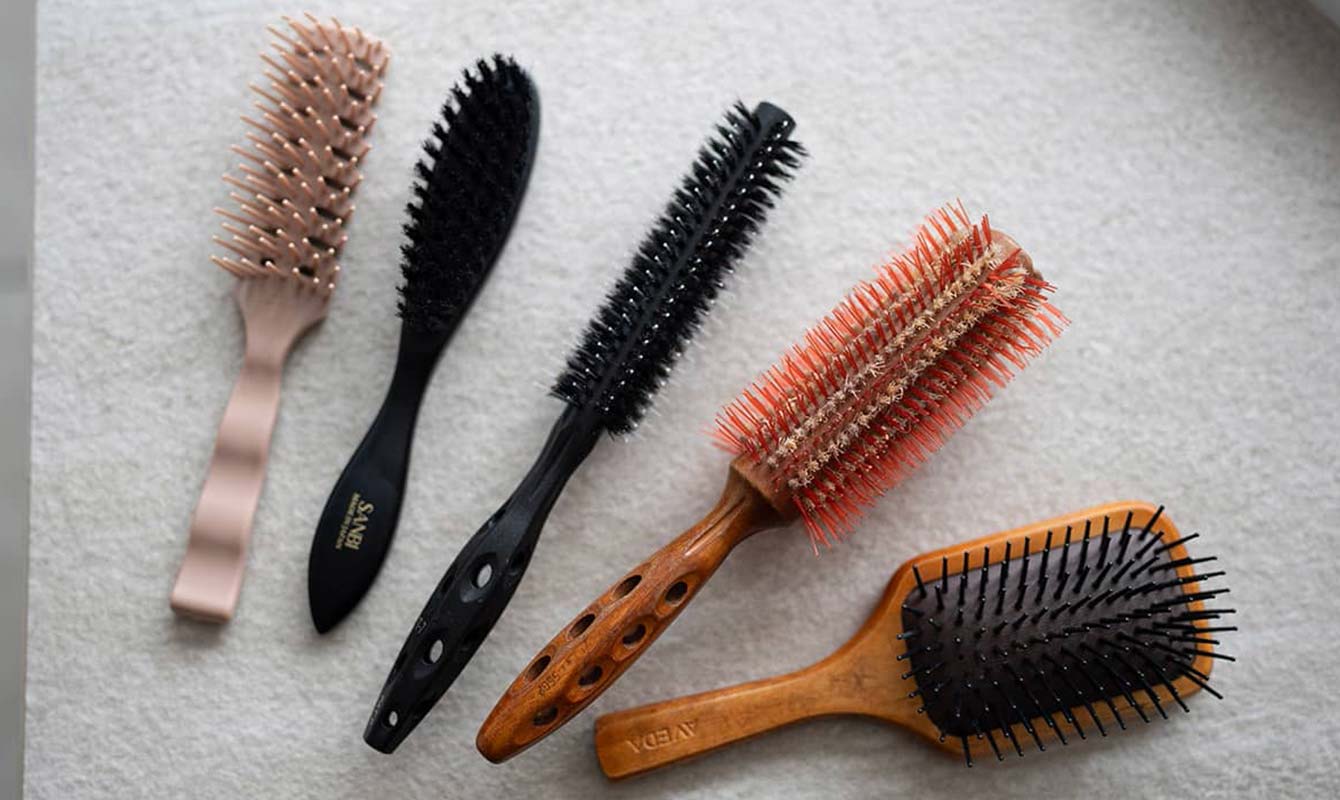 素材別・基本のヘアブラシの洗い方【プラスチック・天然毛・木】