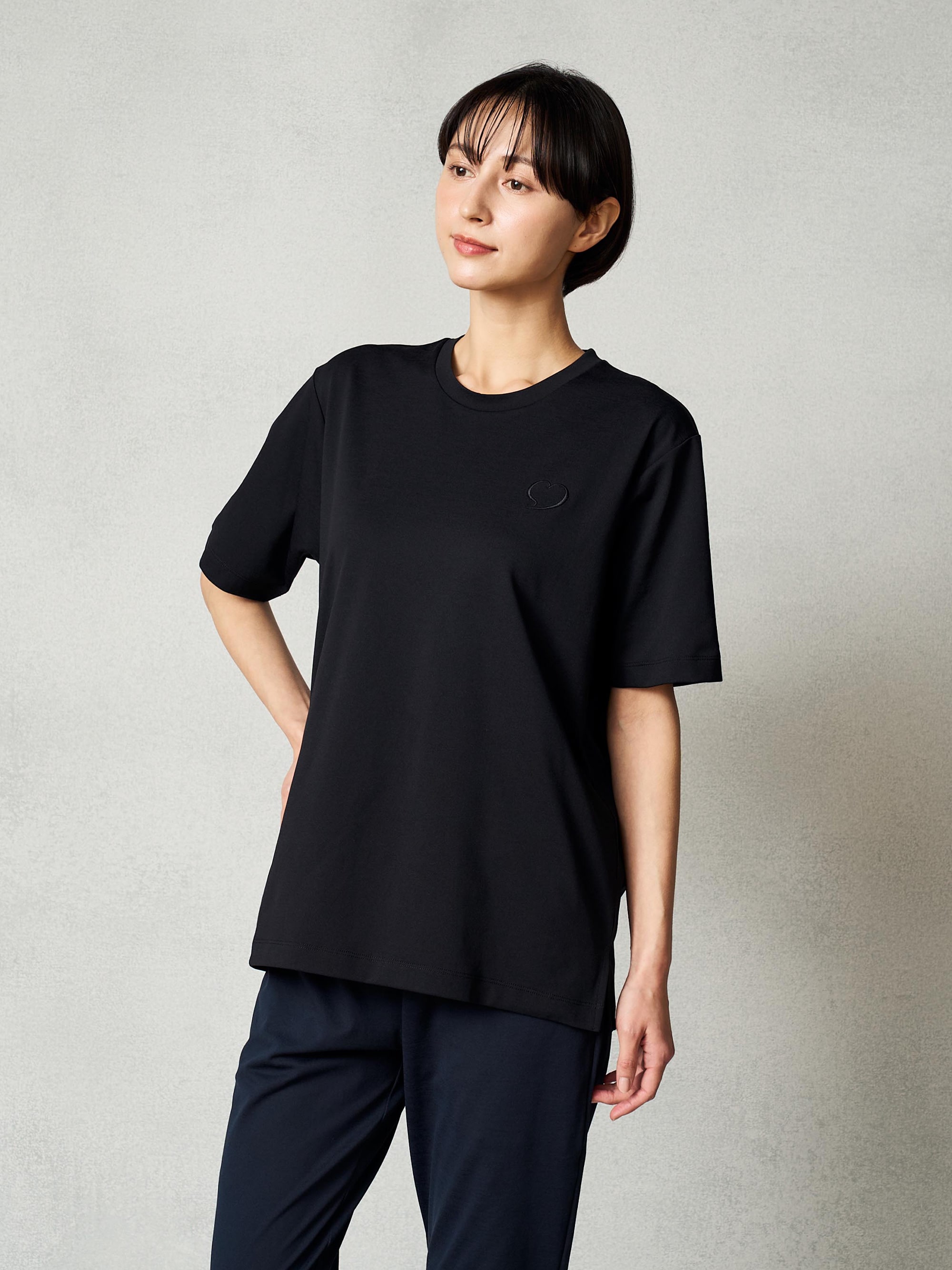 リファ バイタルテック コンフォートジャージー クルーネックTシャツハートコレクション Aira#3 mono ブラック M